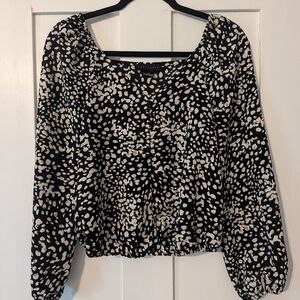 Black and white print button crop top